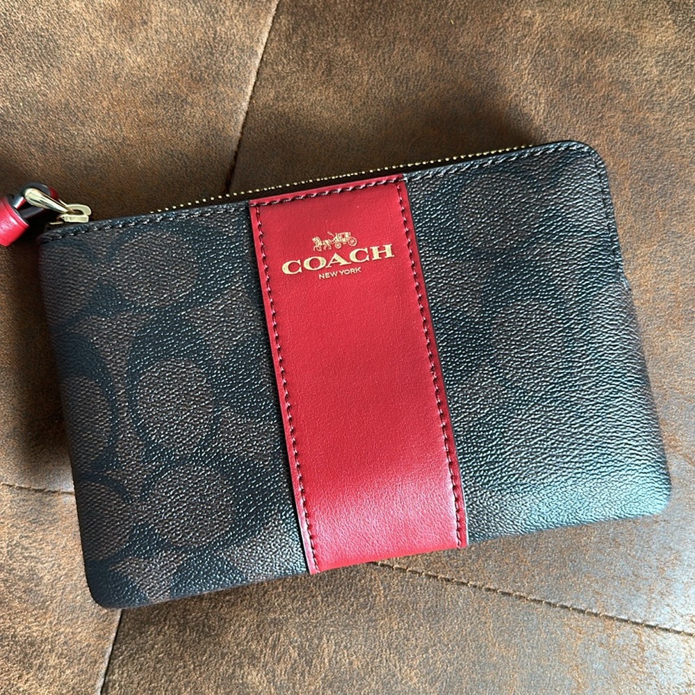 NWT Coach Wristlet - Picture 3 of 16